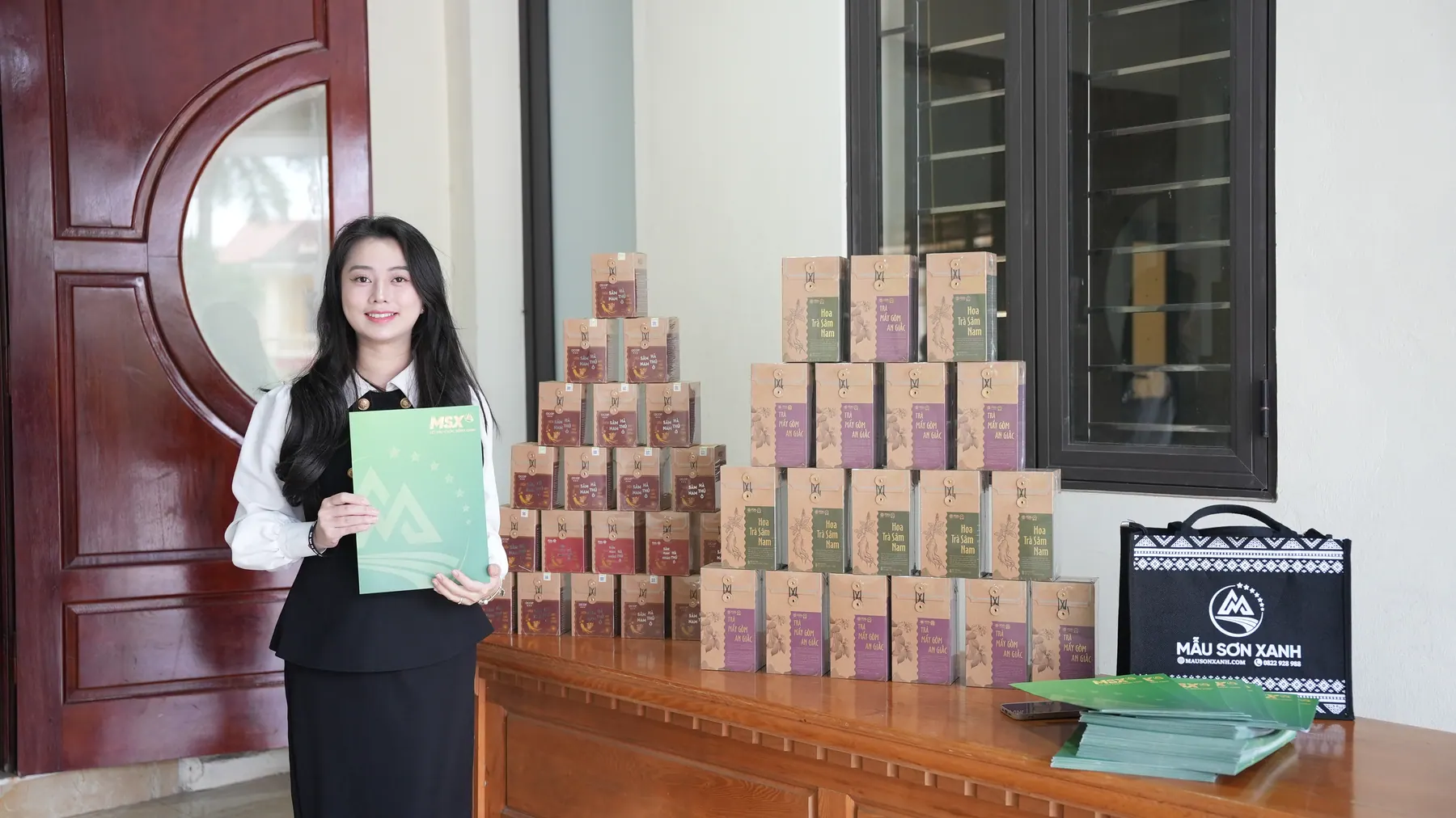 Khu trưng bày sản phẩm Mẫu Sơn Xanh tại hội thảo
