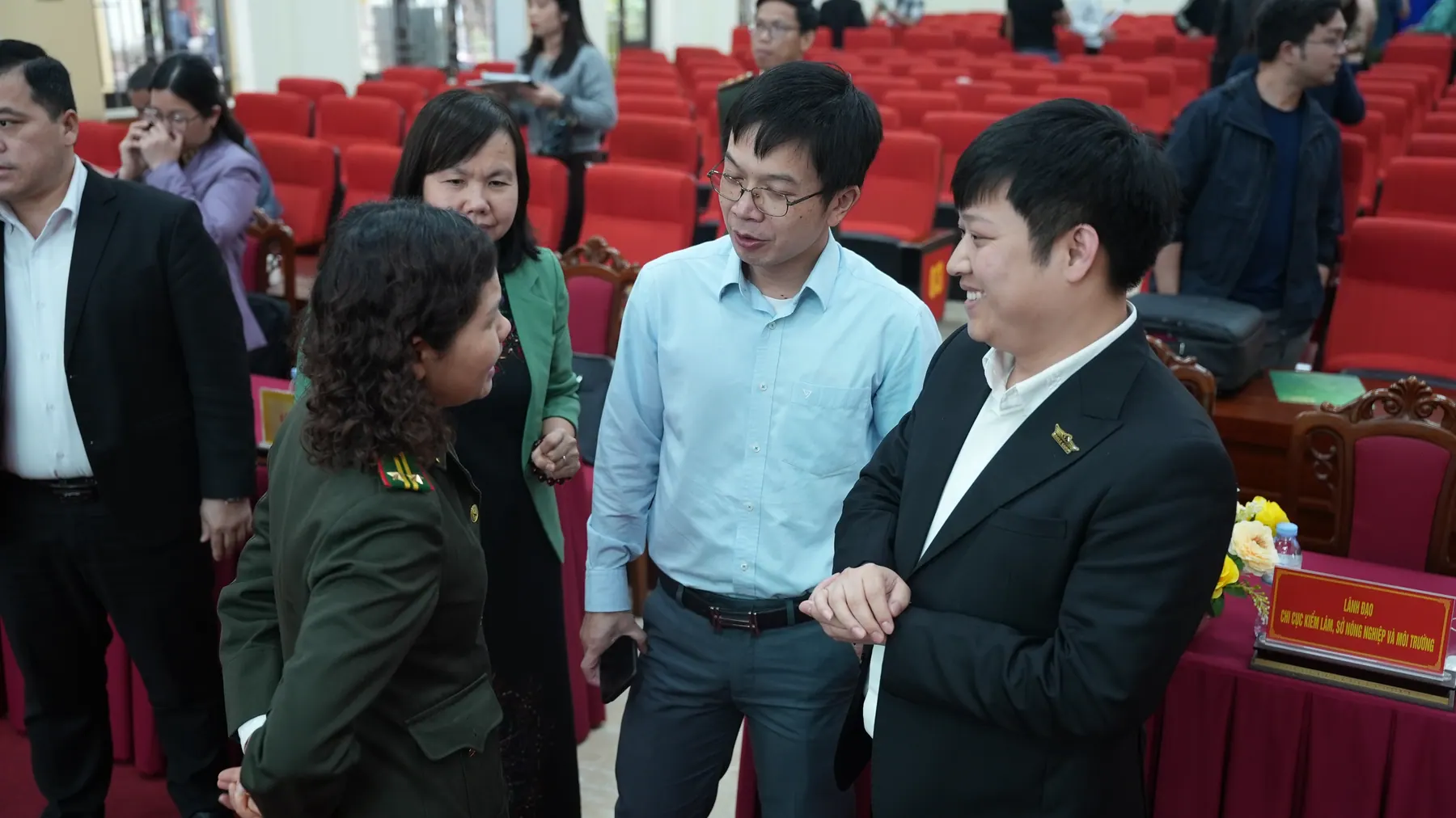 Trao đổi chuyên môn tại hội thảo