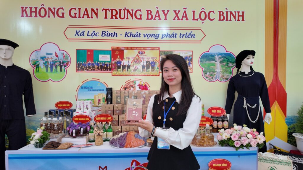 Đóng gói sản phẩm Mẫu Sơn Xanh